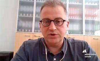 Farmaci, Emmi (UniTs): "Nuove molecole in vasculiti sistemiche riducono uso cortisone"