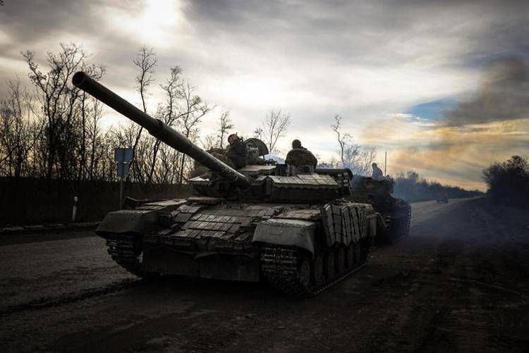 Ucraina, Mosca costringe Kiev a concessioni su tempi e luogo negoziati: l'analisi