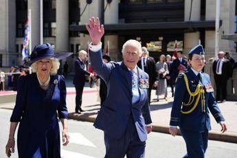 Dalla Rolls-Royce al mosaico di Zelensky, ecco i regali alla Royal Fami
