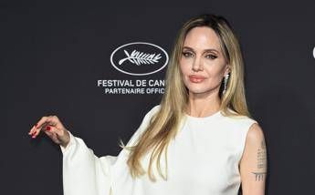 Angelina Jolie compie 50 anni, dal film mancato con gli 883 a icona mondia