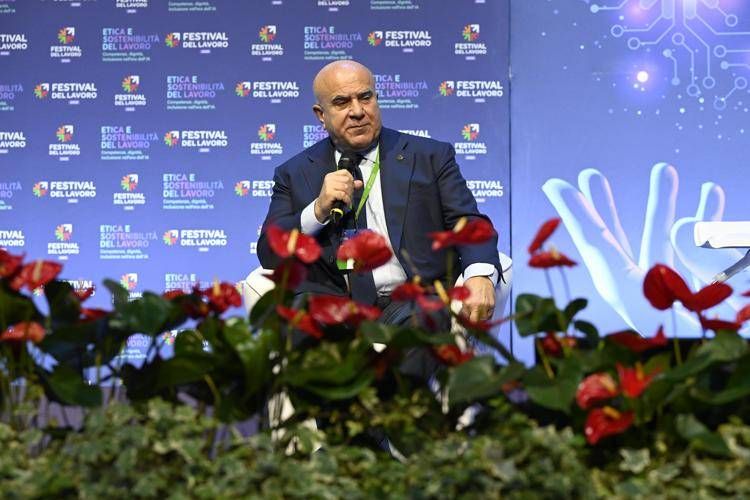 Lavoro, De Luca (Consulenti): 