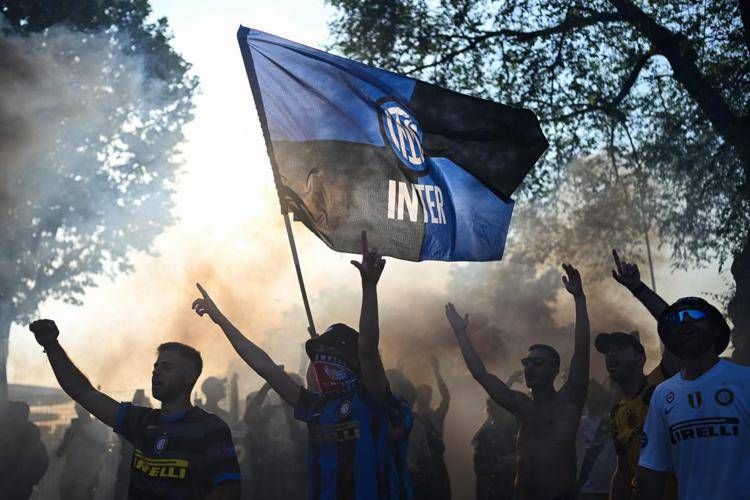 Inter-Psg, tensione tra tifosi a Monaco: scontri in metro e con la polizia - Video