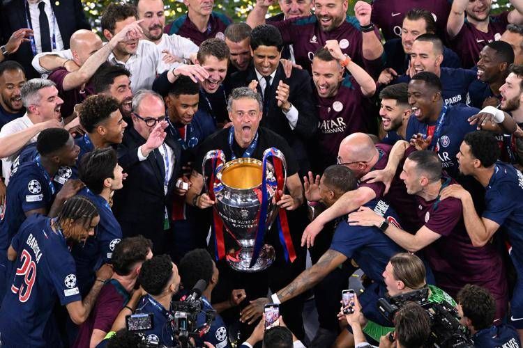 Luis Enrique alza la Champions  - (Afp)