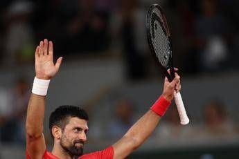 Roland Garros, Djokovic supera Misolic e va agli otta