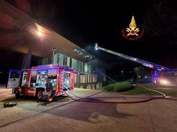 Incendio al Viola Park, fiamme in padiglione dei giovani calciatori della Fiorentina: 4 intossica