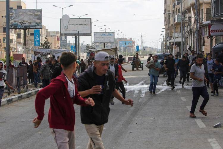 Gaza, al Jazeera: "Ancora spari durante distribuzione aiuti, morti e feriti"