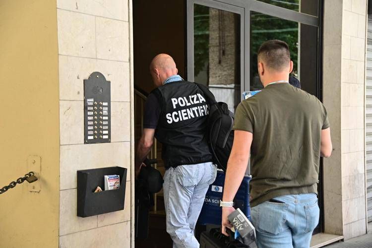 Assassinio di Luca Monaldi e Luca Gombi, il palazzo a Bologna dove è avvenuto il duplice omicidio - Fotogramma /Ipa