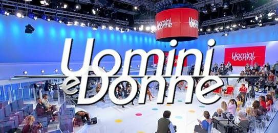 'Uomini e donne' e 'Tradimento' i programmi tv più visti di nascosto