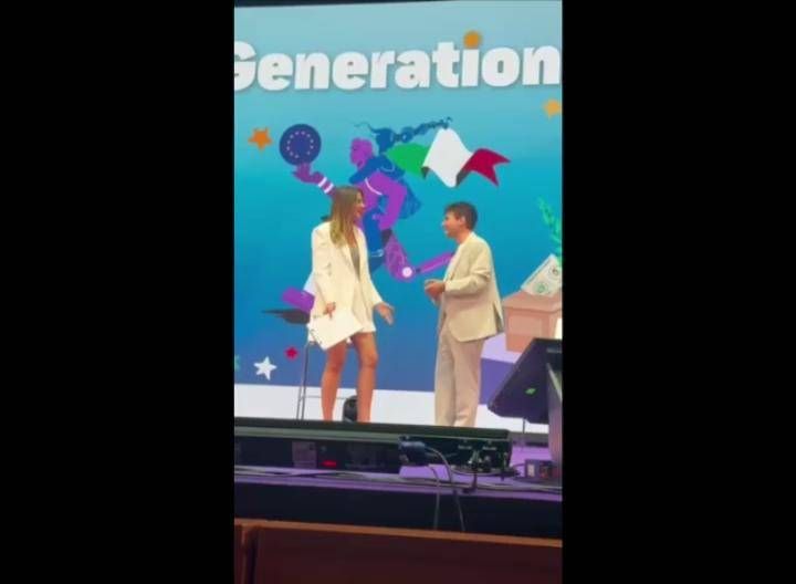 Il comico e conduttore sul palco del Next Generation Fest gioca su dichiarazioni del ministro di qualche giorno fa 'i toscani hanno rotto le palle'
