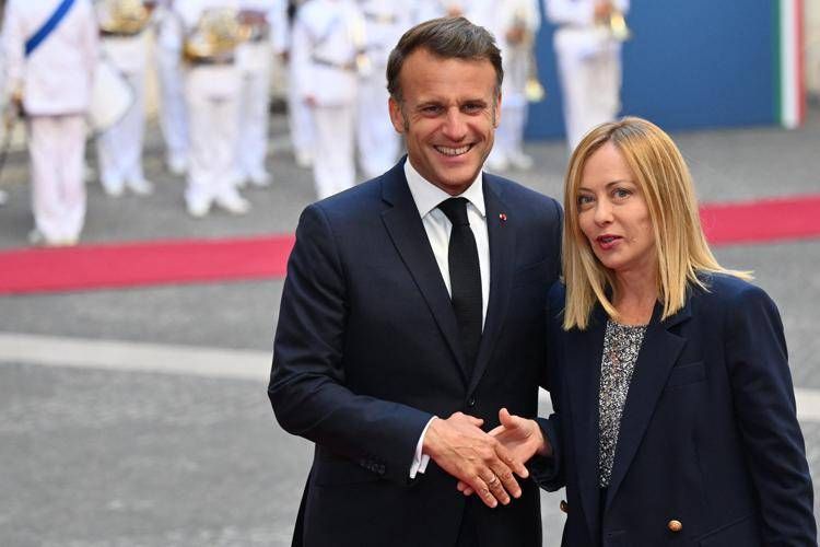 Emmanuel Macron e Giorgia Meloni (Afp)