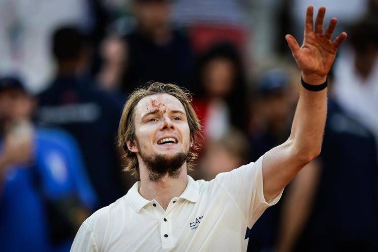 Alexander Bublik, un tennista... fuori dagli schemi: chi è l'avversario di Sinner