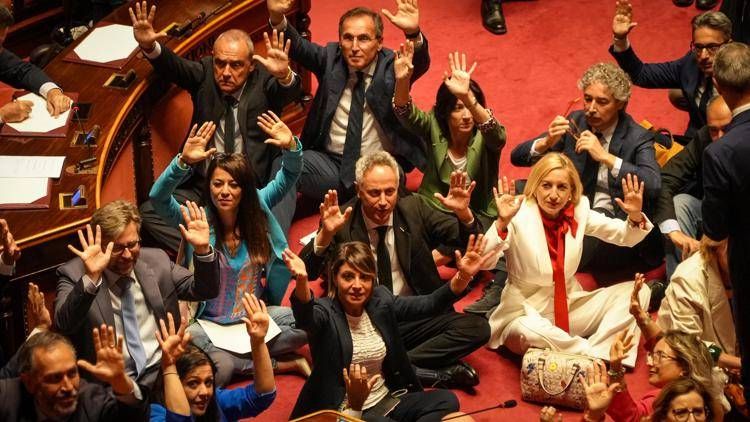 Dl Sicurezza, la protesta in Senato di Pd, M5S e Avs - Adnkronos