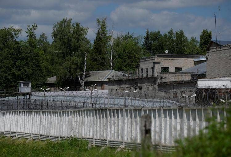 Russia, 14enne torturata in carcere e altri casi. Muratov denuncia: 
