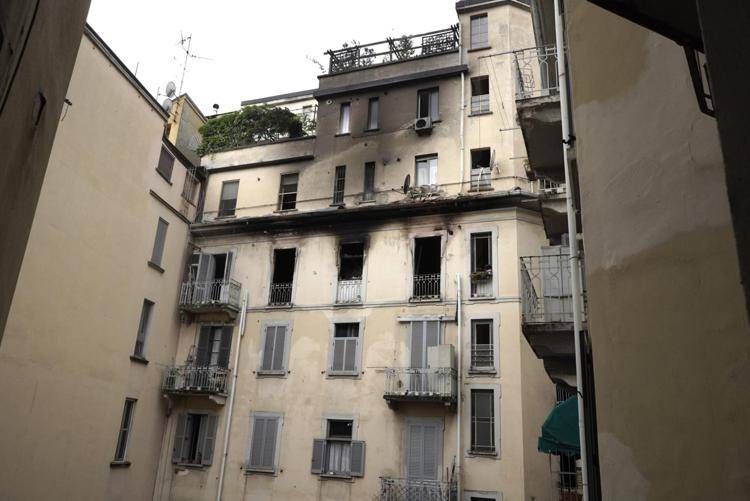 Il palazzo dell'incendio in viale Abruzzi a Milano - Fotogramma /Ipa