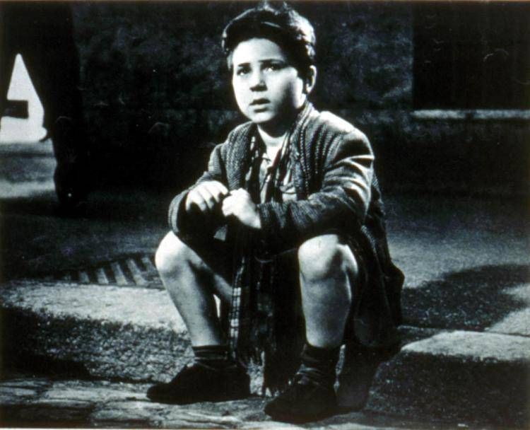 Enzo Staiola in 'Ladri di Biciclette' di Vittorio De Sica - Fotogramma /Ipa