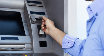 Banche, senza sportelli il 37% Comuni lombardi: cosa succederà con il risiko?