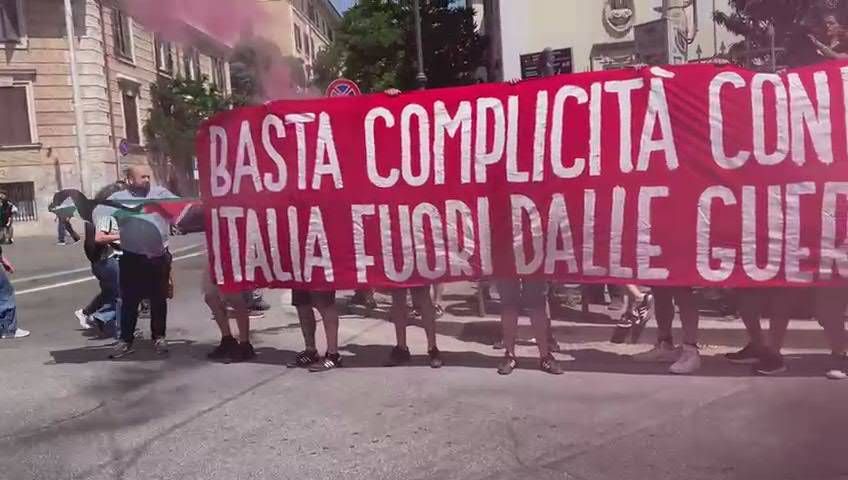 "Tardivo intervento di Pd-M5s-Avs", contestazione a corteo per Gaza - Video