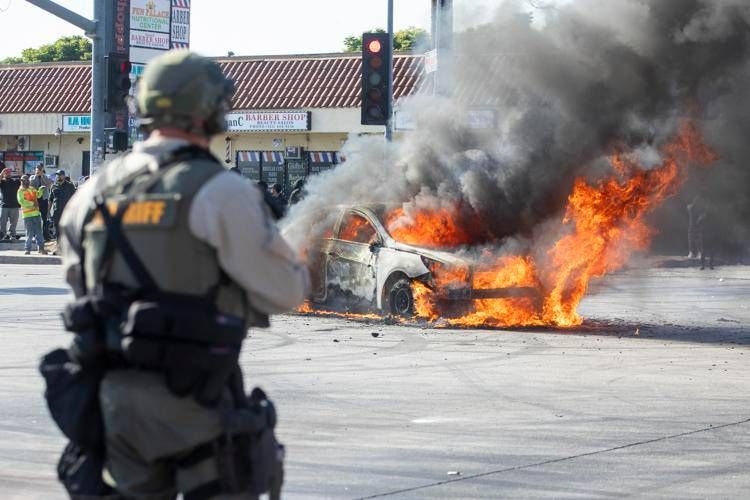 Proteste per raid anti-immigrazione a Los Angeles - (Afp)