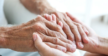 Banche, se il risiko lascia indietro gli anziani. L'allarme di Gambarelli (Adiconsum)