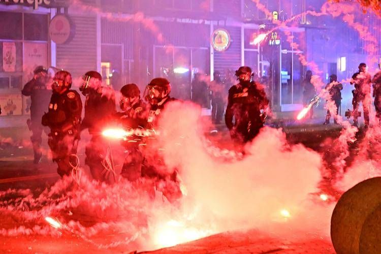Da New York a Dallas, si allarga protesta per raid anti-migranti negli Usa