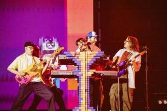 Pinguini Tattici Nucleari, a San Siro il super-pop tra pixel e manda