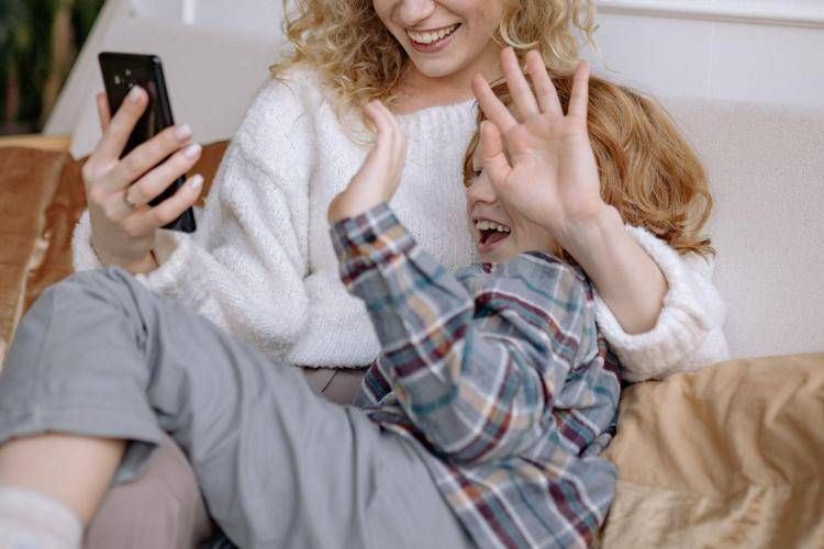 Consulta: decontribuzione a madri lavoratrici, è incostituzionale se solo a tempo indeterminato?