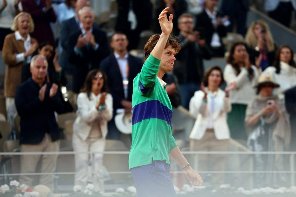 Sinner Cuore d'Oro, küçük bir kızı Roland Garros'a taşıyan jest