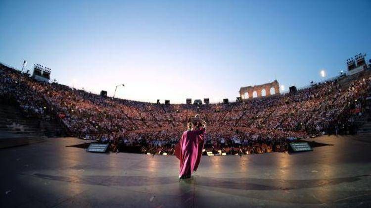La prima dell'Arena con il Nabucco 'atomico' firmato Stefano Poda