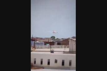 India, aereo precipita dopo il decollo - Il video dell'incidente