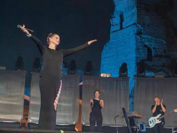 Alessandra Amoroso durante il concerto alle Terme di Caracalla