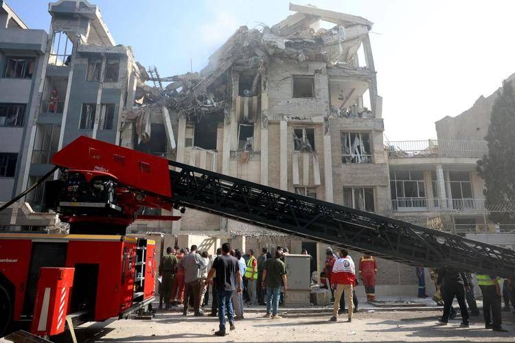 Iran, macerie a teheran dopo l'attacco israeliano - Afp
