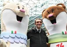 Il presidente della Regione Lombardia Attilio Fontana con Tina e Milo, mascotte di Milano Cortina 2026 - Fotogramma/IPA