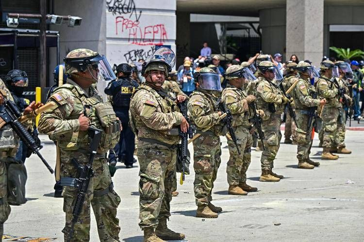 Militari per le strade di Los Angeles - (afp)