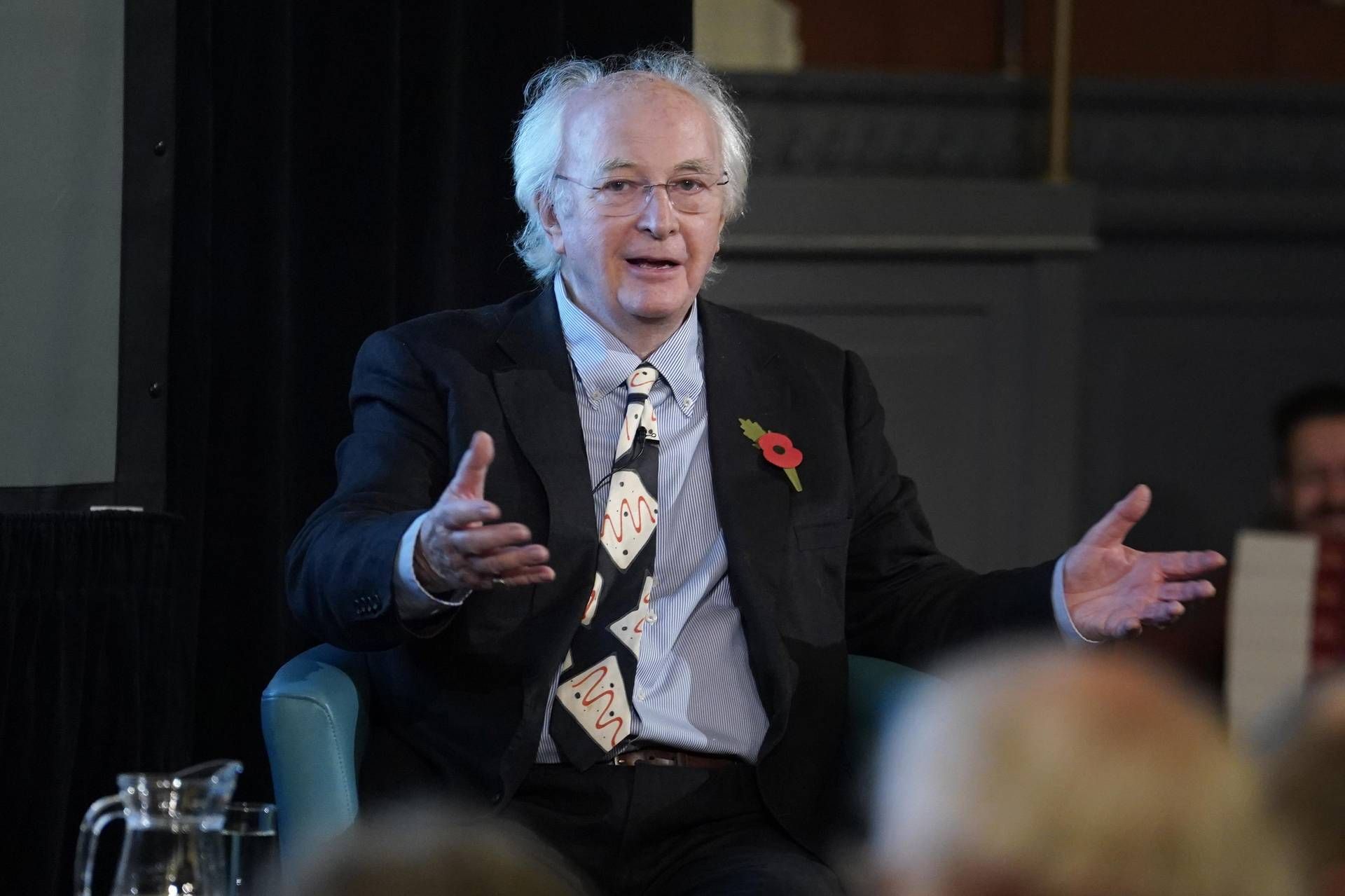 Philip Pullman Lyra için bir son yazıyor, 'The Rose Field' geldi