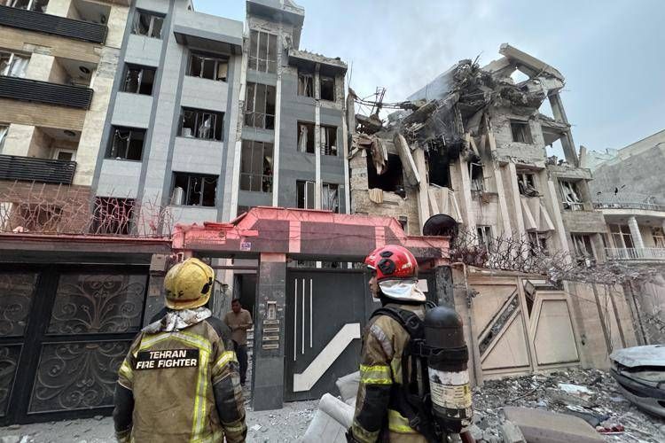 Un edificio colpito a Teheran