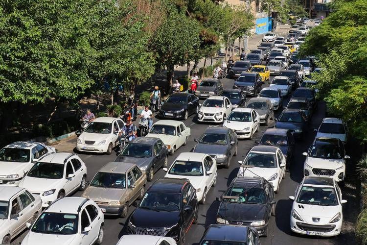 Auto in uscita da Teheran - (Foto Afp)