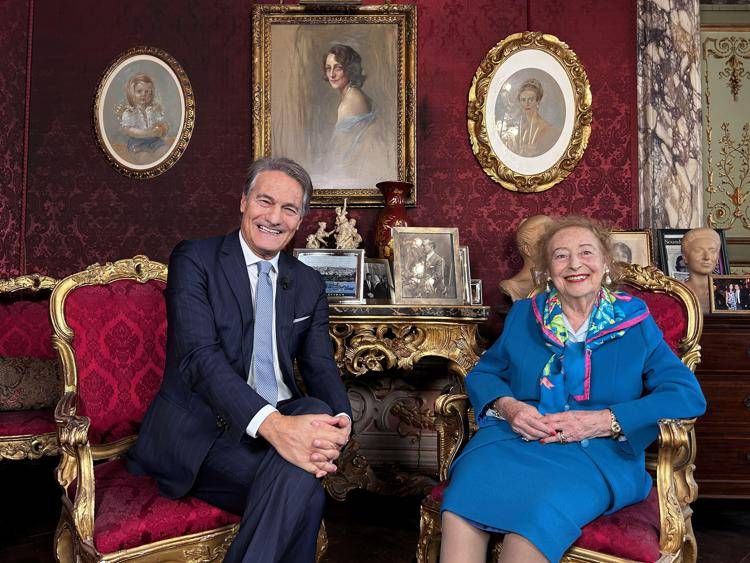 Elettra Marconi, figlia del Nobel per la Fisica, accanto al giornalista Sandro Sassoli