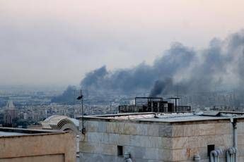 Israele-Iran, raffiche incrociate di missili: forti boati su Tel Aviv e Gerusalem
