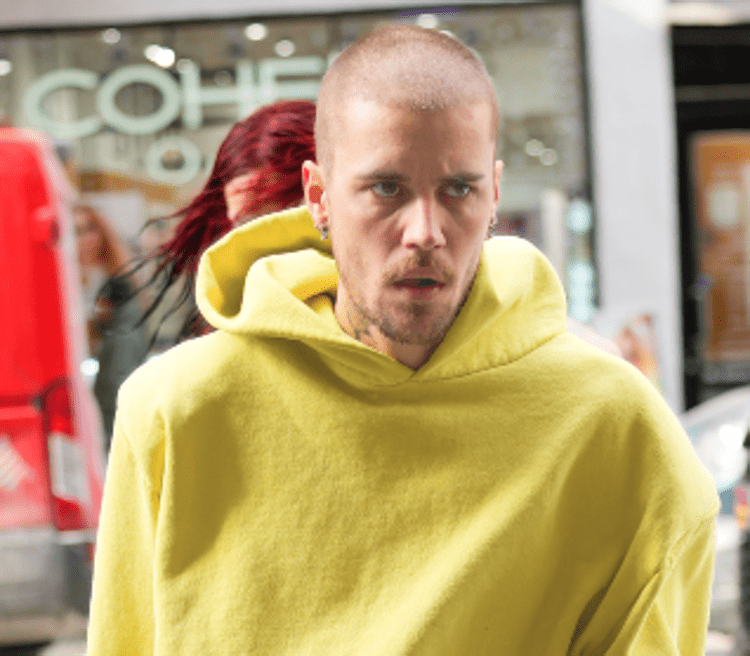 Justin Bieber, lo scontro con i paparazzi e lo sfogo sui social: "So di essere rotto"