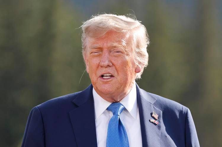 Israele-Iran, Trump chiede la resa di Teheran: "Sappiamo dov'è Khamenei, non lo uccidiamo"