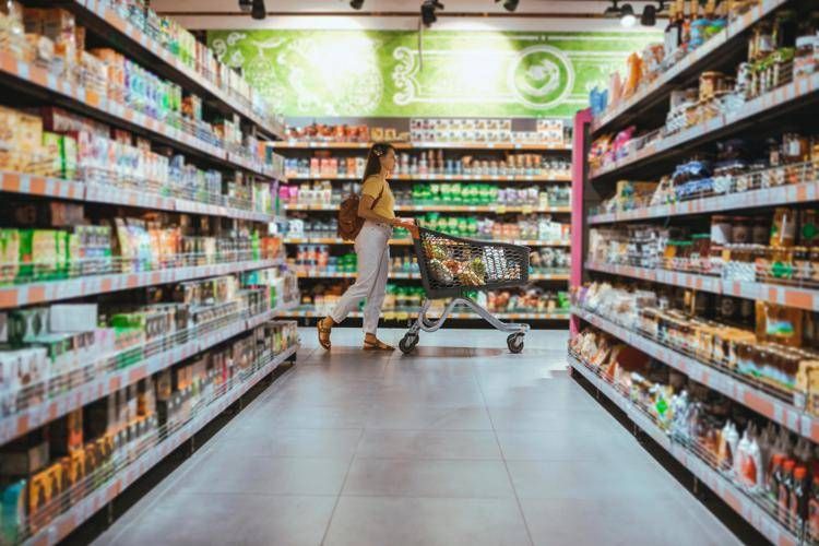 Adapt: nel terziario 19 contratti causano divario retributivo annuo tra 3.000 e 4.000 euro