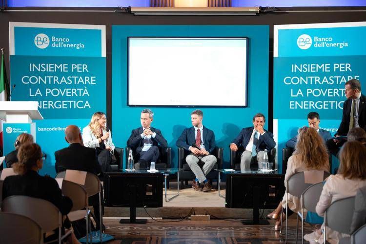 Povertà, Banco dell'Energia: "Da 2021 4,3 mln di euro e più 9 mila persone aiutate"