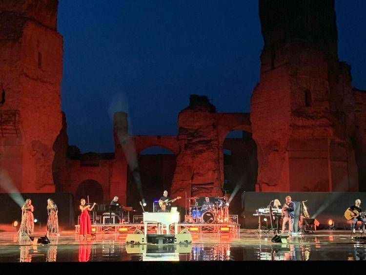 Venditti debutta con il tour: "'Notte prima degli esami' è la mia 'Forever Young'"