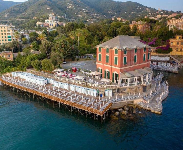 Villa Porticciolo di Rapallo , in Liguria, ospita una tappa di 