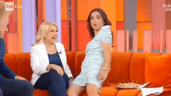 Caterina Balivo, incidente (sfiorato) con lo stuzzicadenti: il siparietto a La volta buo