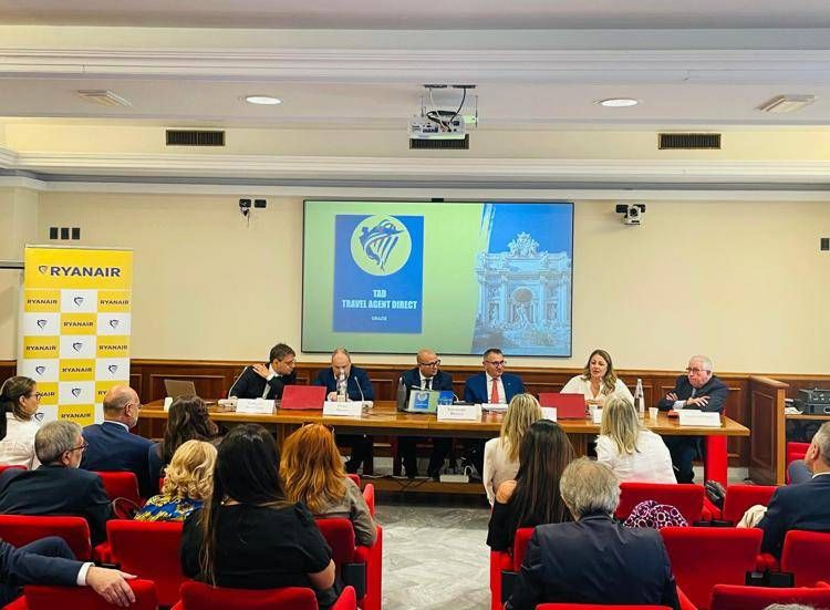 La conferenza stampa di prenotazione della piattaforma