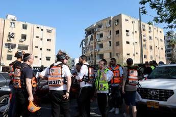 Iran, attacco di Israele a reattore Arak. Missili su Tel Aviv, colpito ospedale di Soro