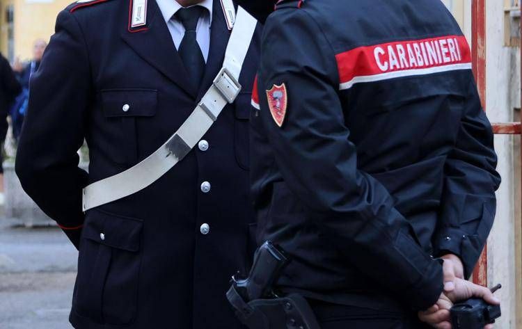 Napoli, tecnica del 'finto maresciallo': giovane arrestato per 11esima volta