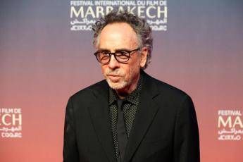 Tim Burton presenta 'Mercoledì 2' in Italia, l'incontro con i ragazzi del Giffoni Film Festiv