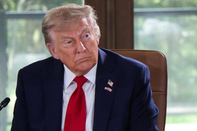 Iran, Trump: "Decisione su attacco entro 15 giorni, si può negoziare"